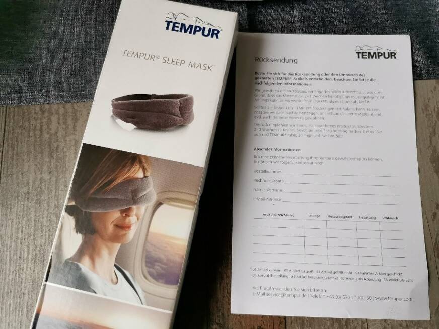 Du bekommst die Tempur Maske mit Rücksendeschein geliefert. Die Retoure ist somit für Dich kostenlos